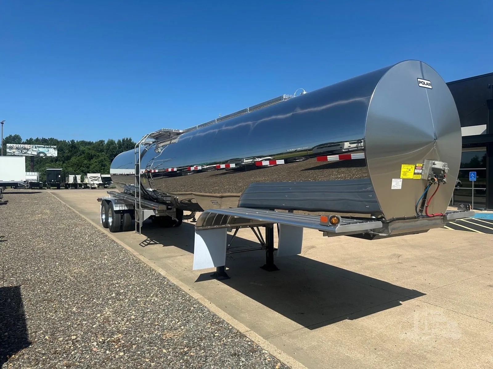 2026 POLAR 6,800 GAL STAINLESS TANK TRAILER