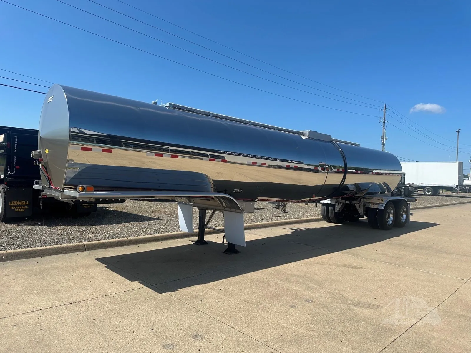 2026 POLAR 6,800 GAL STAINLESS TANK TRAILER thumbnail 2